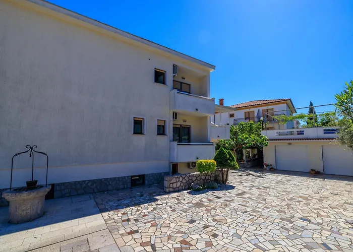 Info Апартаменты *