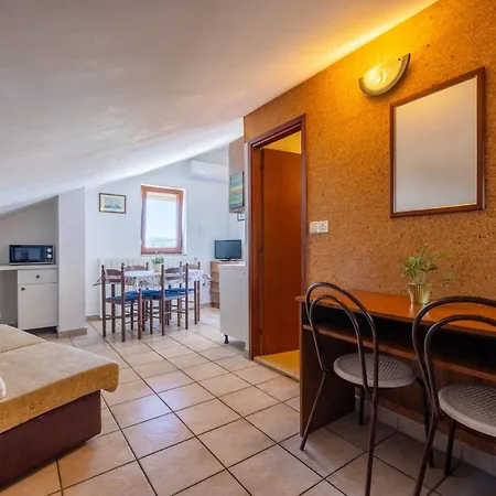 Apartament Info *