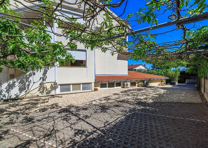 Apartment Info